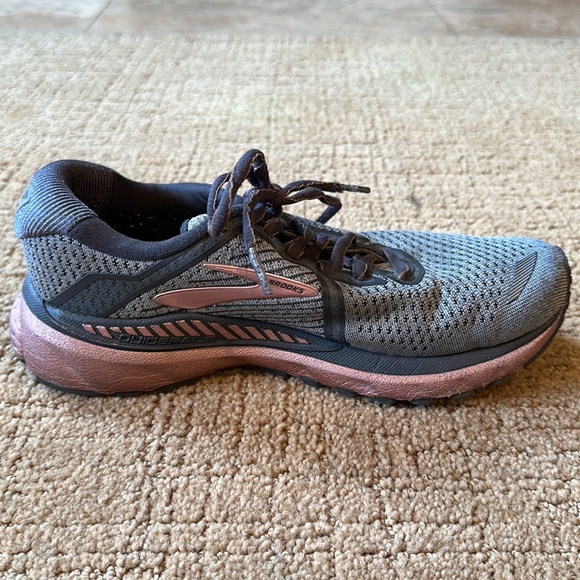 Comfortable brooks, running shoes - Picture 5 of 6
